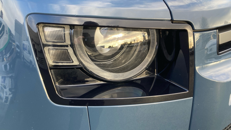 Land Rover Defender 3.0 D250 X-Dynamic SE 110 5dr Auto Diesel Estate